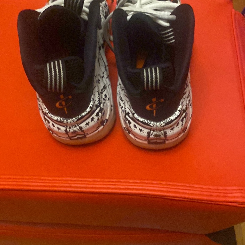 Nike foam posits